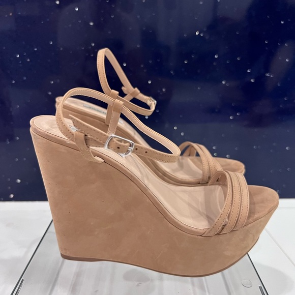 Steve Madden Beige Wedges, Size 9 - Picture 2 of 3